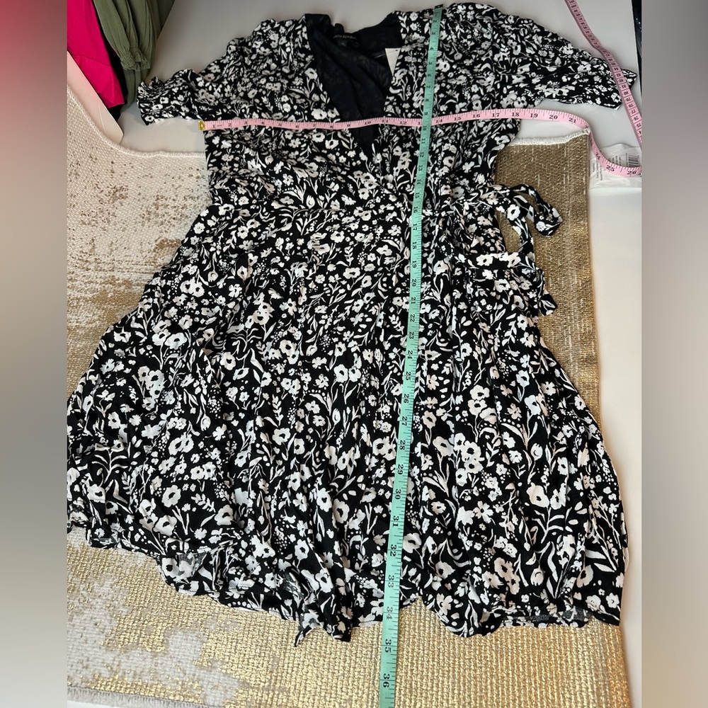 BANANA REPUBLIC Black & White Print Wrap Mini Dress NWT | Size 10 - Picture 16 of 16